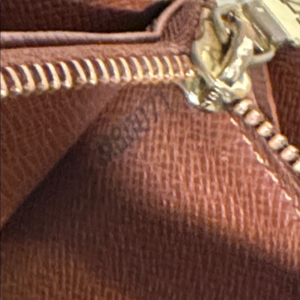 Louis Vuitton wallet - Picture 9 of 9
